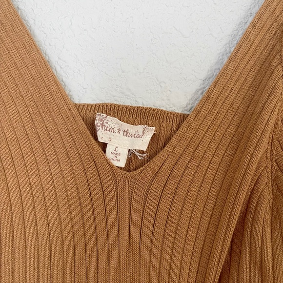 Hem & Thread | Ribbed Crop Top - Picture 3 of 3